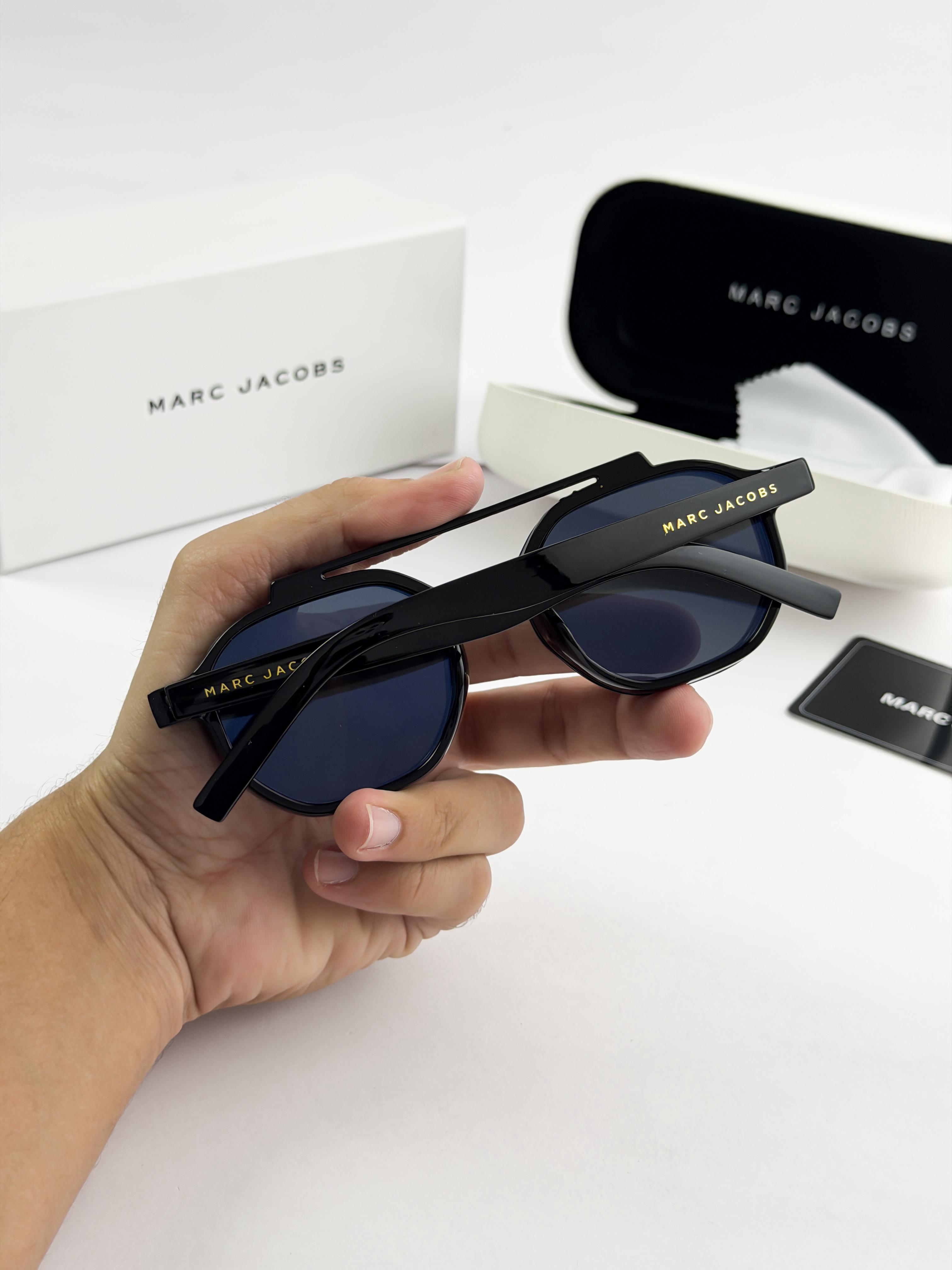 MARC JACOBS BLACK WITH PLANO 1005